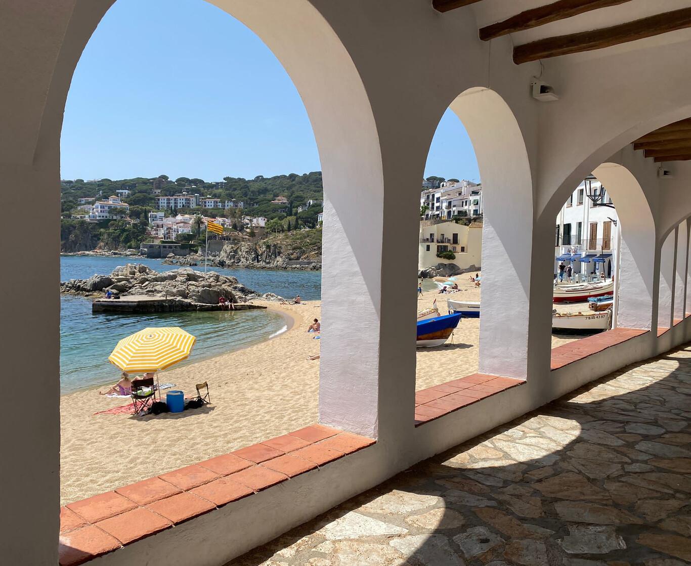 Les Voltes et la plage de Port Bo à Calella de Palafrugell